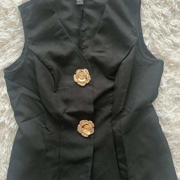 Black Sleeveless Top with Gold Decorative Buckles. New - Picture 7 of 7